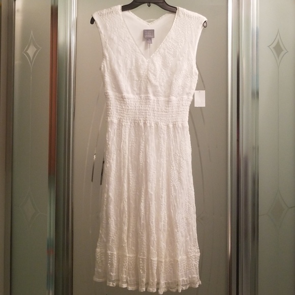 Rabbit Rabbit Rabbit Dresses & Skirts - Gorgeous, sleeveless snow white dress. BNWT.